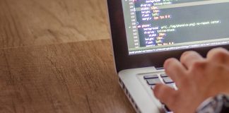 Prompt Injection vs SQL Injection: Mengapa Pendekatan QA Tradisional Gagal di AI Prompt Injection vs SQL Injection: Mengapa Pendekatan QA Tradisional Gagal di AI